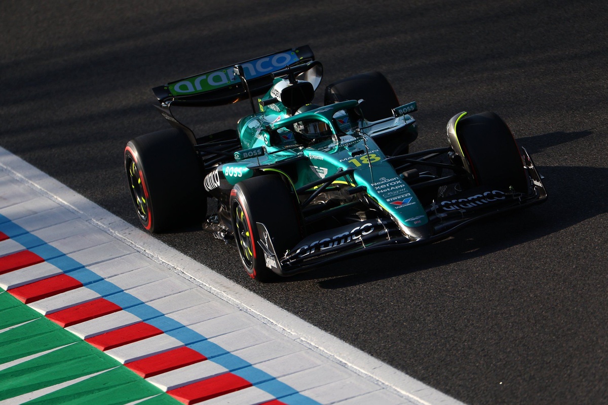 F1 アストンマーティン 実車 ボディ パーツ 本物 アロンソ HONDAホンダ lance-stroll-aston-martin-raci.jpg