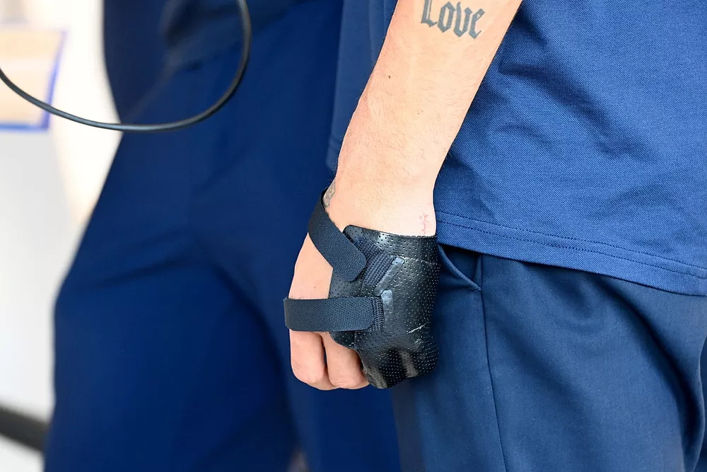 The hand of Daniel Ricciardo, Scuderia AlphaTauri