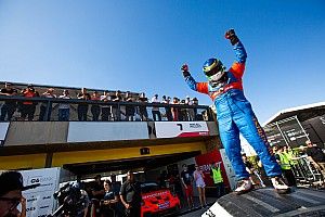 Porsche Cup: Problema com pneu quase tira vitória de Urubatan Jr.