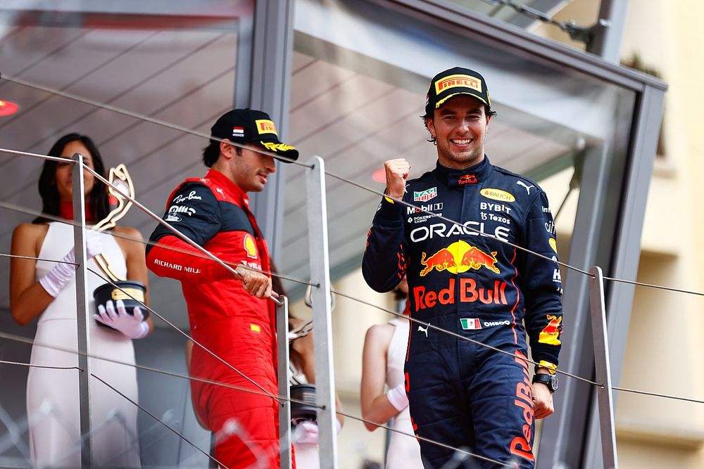 Podio: ganador Sergio P&eacute;rez, Red Bull Racing