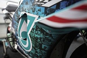 La particular decoración del Petronas para llevarse el título de independientes
