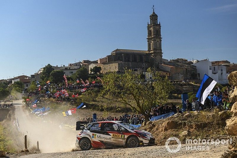 WRC Catalonië: Neuville aan de leiding na dag twee