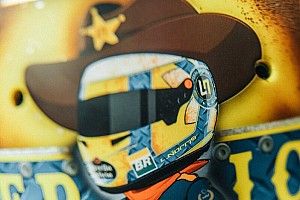 Egy fiatal F1-es versenyző, aki a közösségi média specialistája