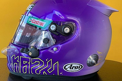 Ricciardo con un casco dedicato a Kobe Bryant nei test