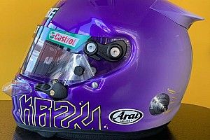 Daniel Ricciardo apresenta capacete em homenagem a Kobe Bryant