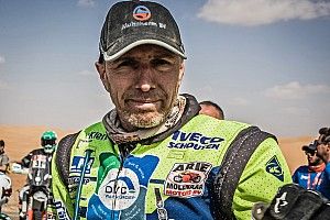 Piloto ganador del Dakar en estado crítico