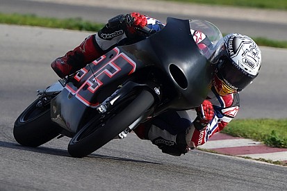 Márquez volta a pilotar moto depois de cirurgia no ombro