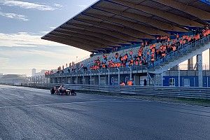 Verstappen opent vernieuwd Circuit Zandvoort in Red Bull-bolide