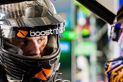 Сухой лед чуть не вывел из строя пилота Bathurst 1000
