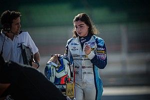 Williams F1 sigue apostando por la piloto Chadwick, ¿le dará la oportunidad?