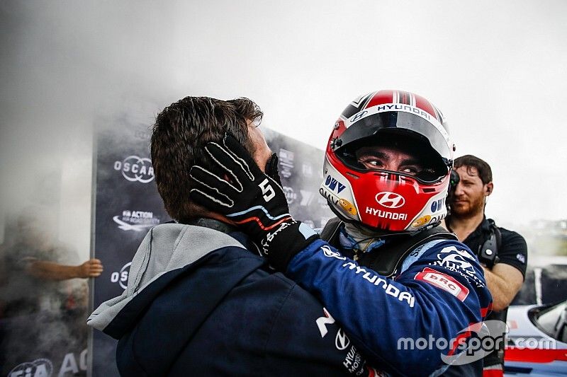 Race winner Norbert Michelisz, BRC Hyundai N Squadra Corse Hyundai i30 N TCR