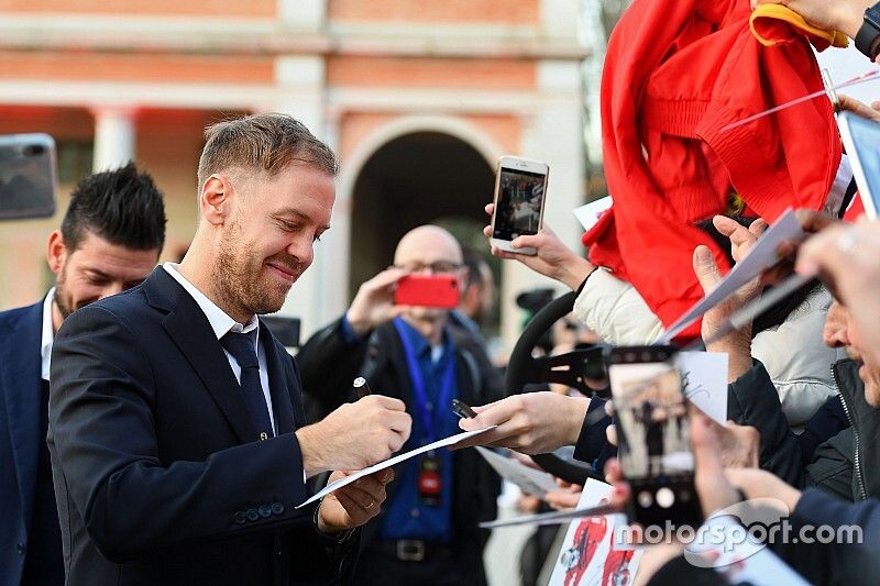 Vettel subito tartassato: "Sono carico, non penso al futuro"