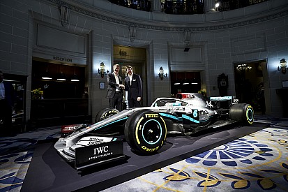 Frissített képgaléria a Mercedes 2020-as F1-es festésének bemutatójáról