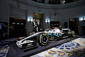 Frissített képgaléria a Mercedes 2020-as F1-es festésének bemutatójáról