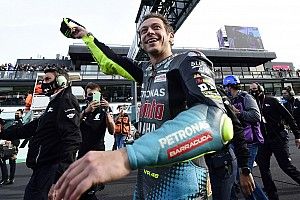 ロッシ、最後のミサノで10位「ファンに最高のさようならとありがとう」愛弟子のタイヤ選択にはお怒り?