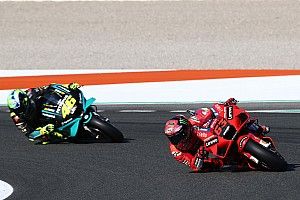 Bagnaia guió a Rossi en la clasificación de Valencia por respeto