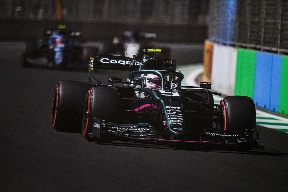 Vettel klaar na Q1 in Jeddah: "Aston Martin ligt mijlenver achter"