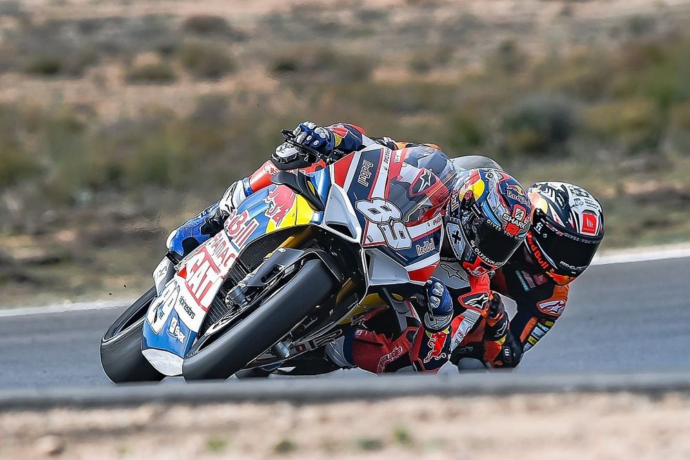 Jorge Martin et Pedro Acosta sur le circuit d'Almeria