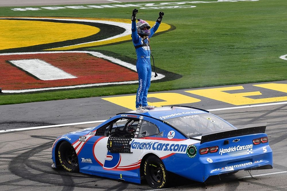 Race winner Kyle Larson, Hendrick Motorsports, Chevrolet Camaro