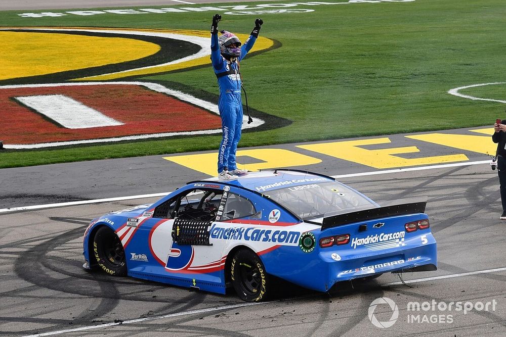 Race winner Kyle Larson, Hendrick Motorsports, Chevrolet Camaro