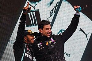 A Wolff no le preocupa que Hamilton genere división de opiniones
