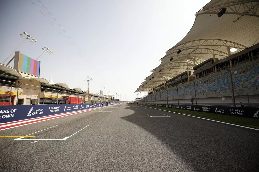 Bahrain F1 track start line grid