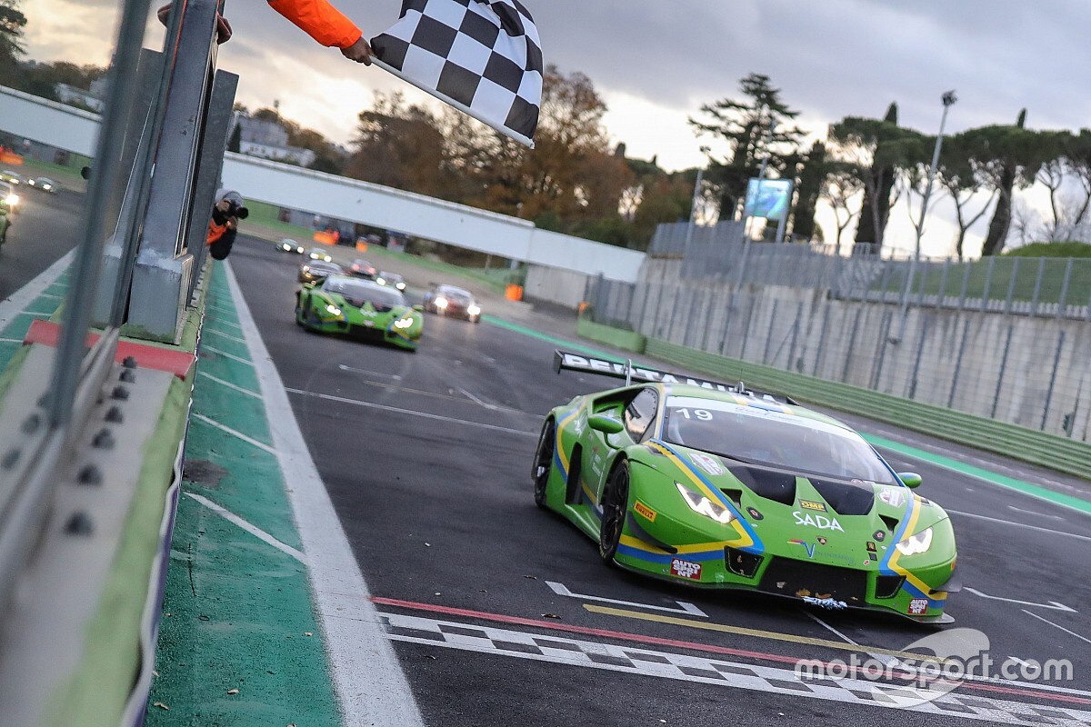 GT Sprint: il diluvio di Gara 2 incorona Tujula-Nemoto Campioni