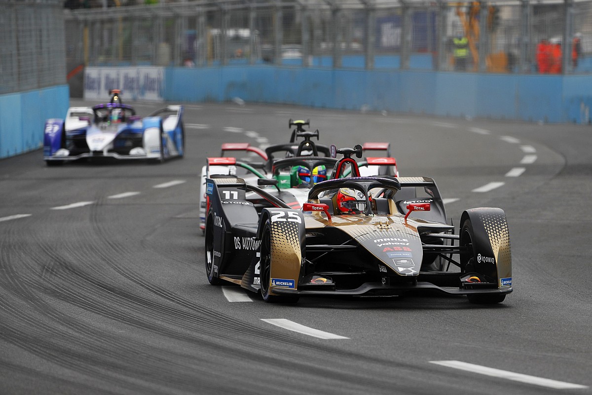Vergne gana una accidentada carrera de Fórmula E en Roma