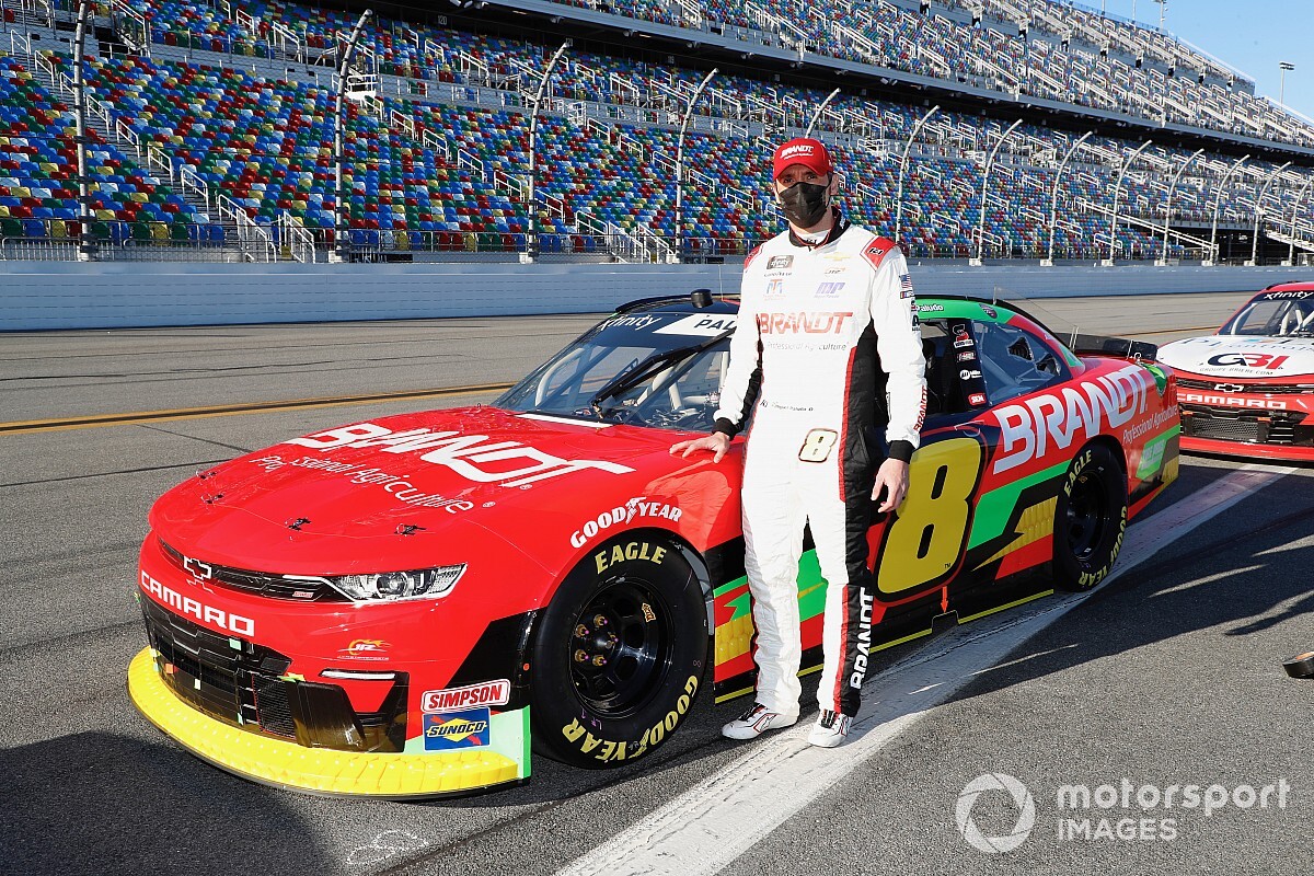 Em seu retorno à NASCAR, Paludo é sétimo no misto de Daytona após largar em 35º