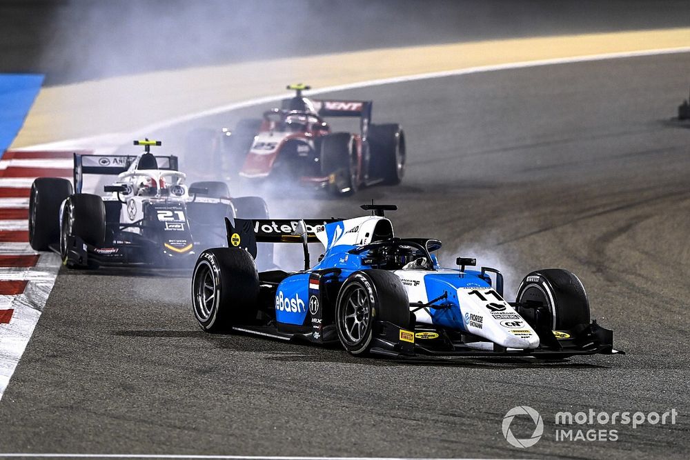 Verschoor en Viscaal in actie tijdens F2-test in Barcelona