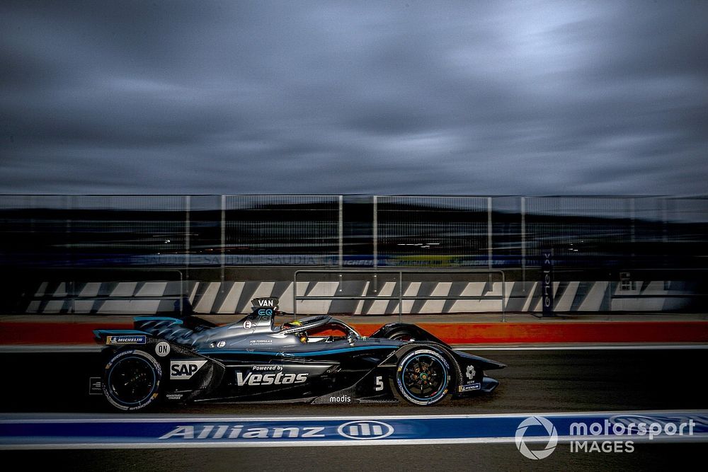 Vandoorne perd la pole position à Valence