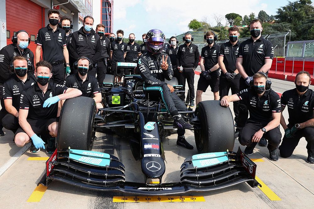 Lewis Hamilton, Mercedes F1 AMG, avec l'équipe