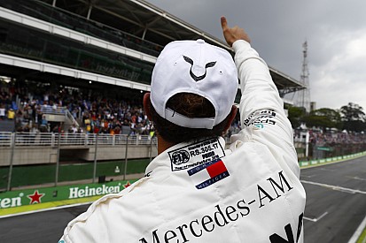 Hamilton culpa Sirotkin por quase ter causado acidente