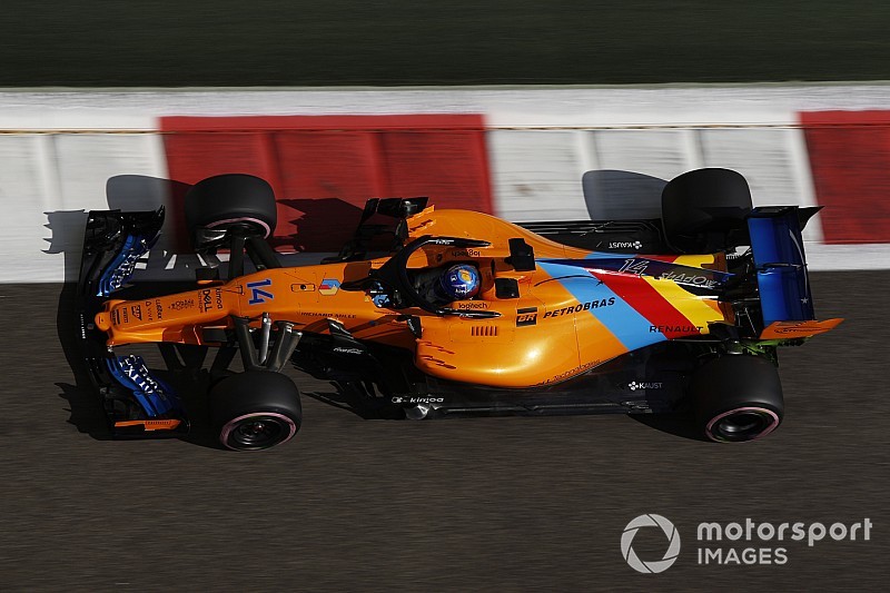 Abu Dhabi Nagydíj: képek az első F1-es szabadedzésről