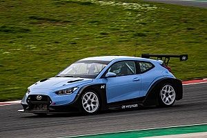 Fotogallery: le prime immagini della Hyundai Veloster N TCR in pista