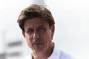 F1: Wolff diz que Albon teria que se desligar da Red Bull para correr na Williams