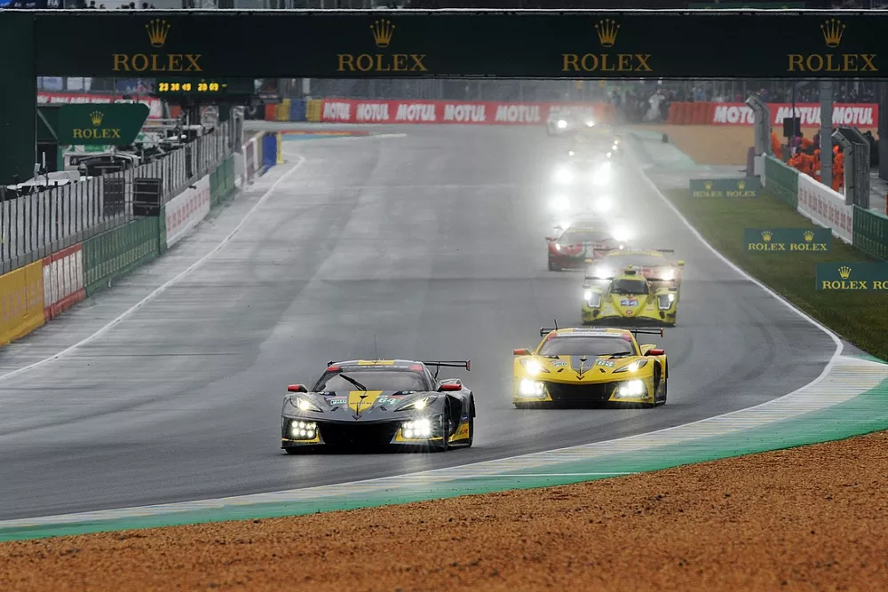 #64 Corvette Racing Chevrolet Corvette C8.R LMGTE Pro, Tommy Milner, Nicholas Tandy, Alexander Sims 