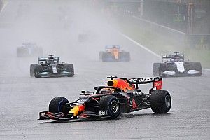 F1ベルギーGP決勝速報:悪天候でスタート順延〜3周目で終了。フェルスタッペン優勝&ラッセル2位初表彰台