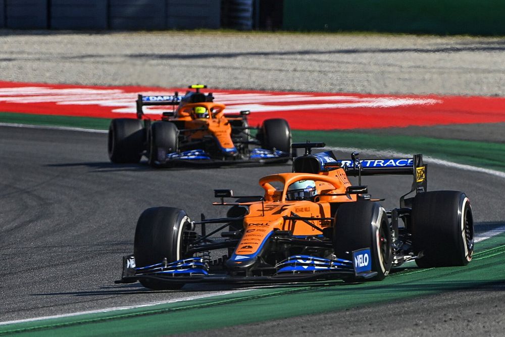 Daniel Ricciardo, McLaren MCL35M, Lando Norris, McLaren MCL35M