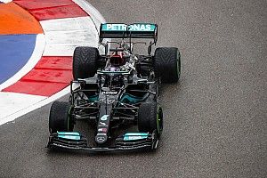 Wolff: Mercedes was vastberaden om Hamilton op inters te zetten