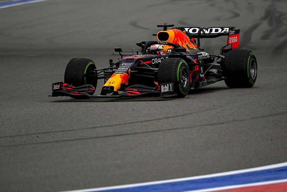 Verstappen over hectische slotfase: “Kon soms niet op radioknop drukken”