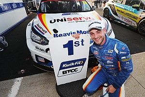 Silverstone BTCC: Hill passes Lloyd to win finale