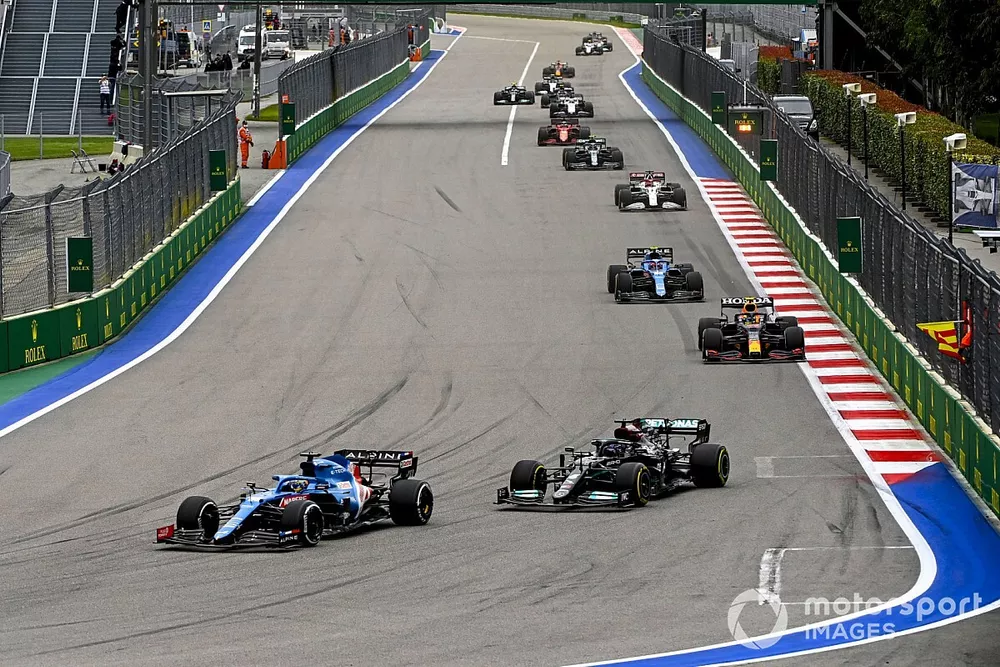Fernando Alonso, Alpine A521, Lewis Hamilton, Mercedes W12, Sergio Pérez, Red Bull Racing RB16B