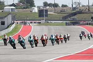 Moto3であわや大惨事のクラッシュ。危険なライディングと運営判断にMotoGPライダーからも苦言