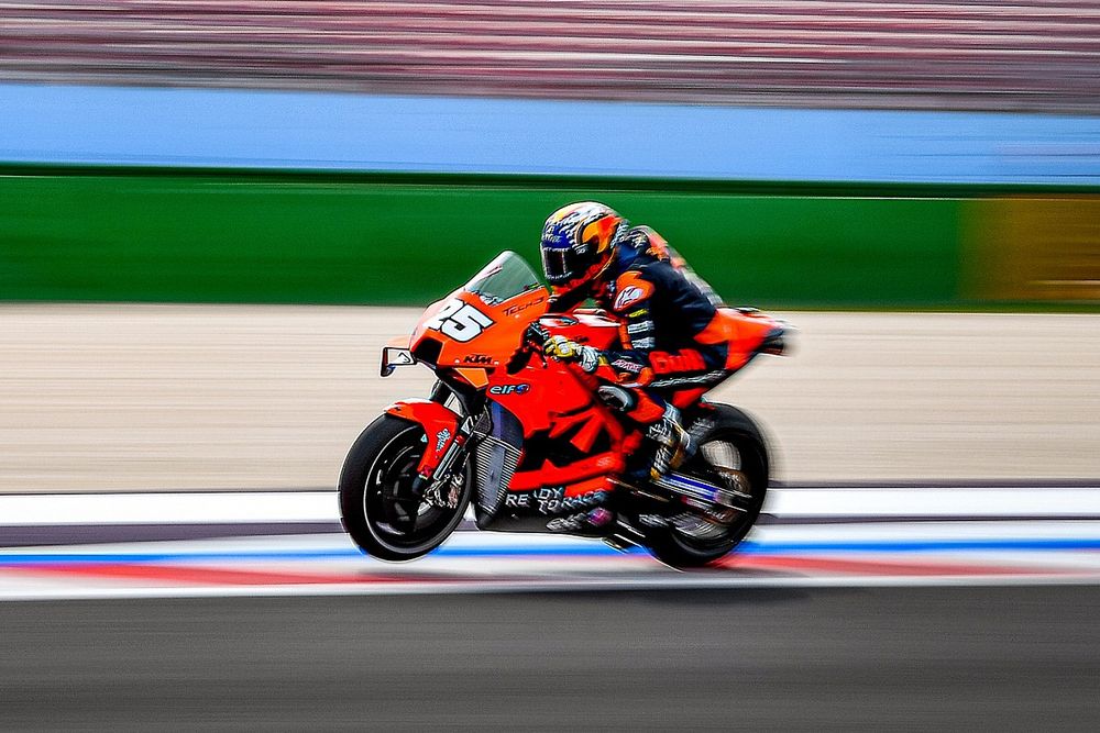 Raúl Fernández: "Cuando pruebas la MotoGP, la Moto2 parece una broma"