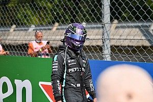 Marko: Ha nagyon fájt volna Hamilton nyaka, nem tűnik fel egy nappal később New Yorkban egy vicces öltözékben!