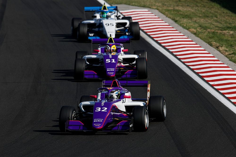 Formule 3 wil bruggen bouwen en laat vier dames testen op Magny-Cours