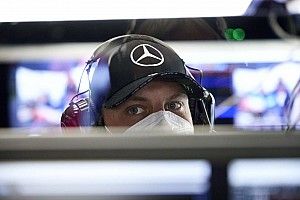 Bottas már a jövő évi munkaadójára tett volna utalást a közösségi oldalain?