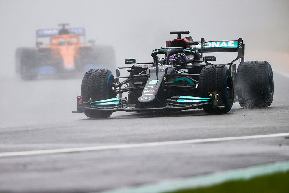 Hamilton chciałby darmowego wyścigu dla kibiców