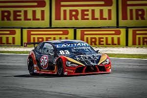 Casagrande fecha final de semana perfeito em Curitiba